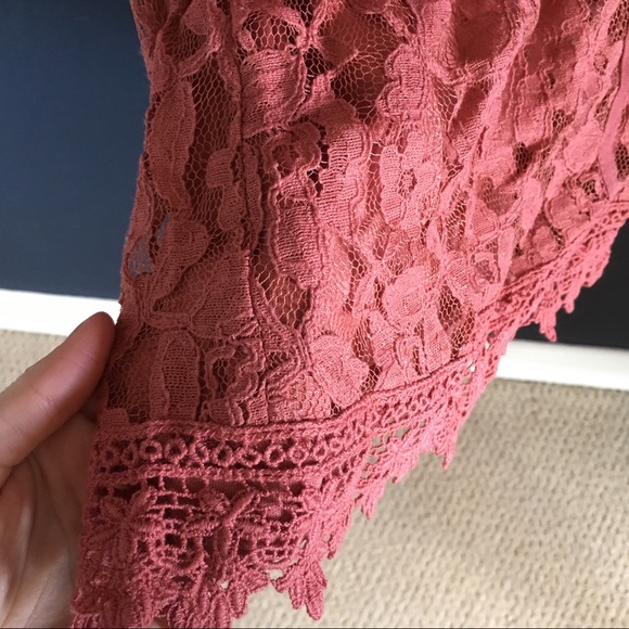 •Blush Pink Mock Neck Lace Dress• - Picture 4 of 4